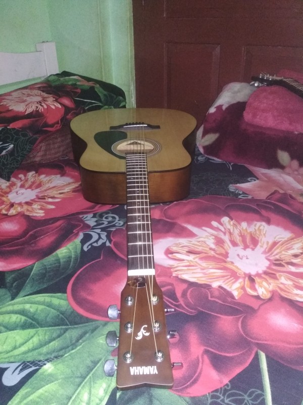 Yamaha F280 Acoustic Guitar Made in India