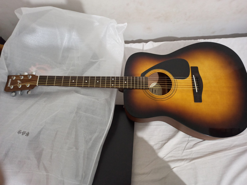Yamaha F280 Acoustic Guitar - Made in India