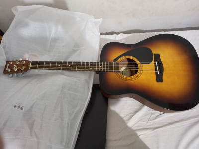 Yamaha F280 Acoustic Guitar - Made in India