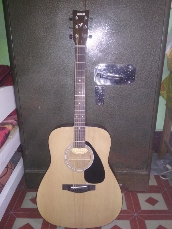 Yamaha F280 Acoustic Guitar - Made in India